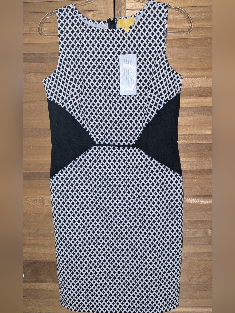 🔥SALE🔥Liz Lange Sleeveless Black & White Geometric Sheath Dress
